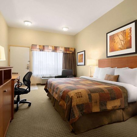Ramada By Wyndham Drayton Valley מראה חיצוני תמונה