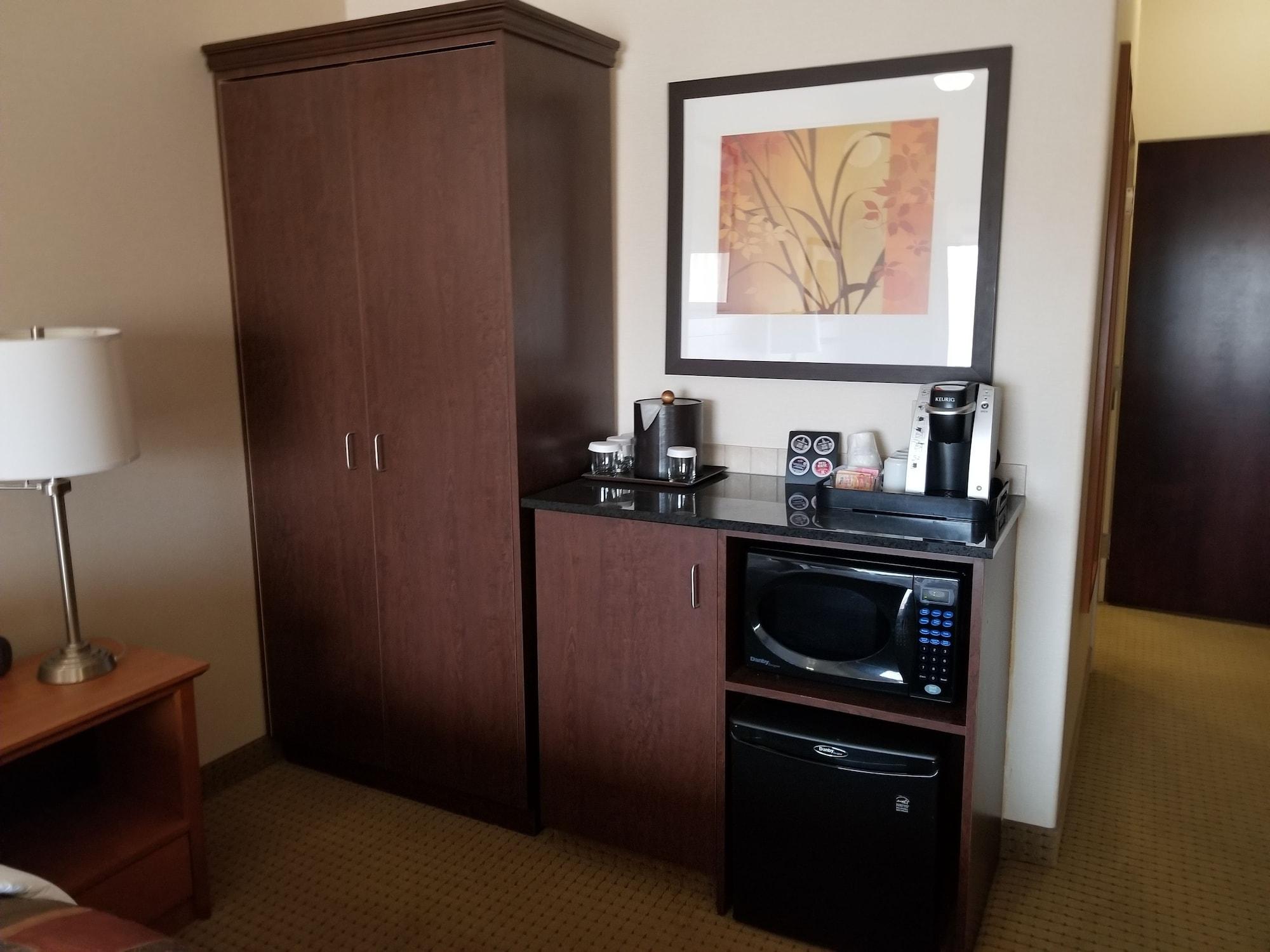 Ramada By Wyndham Drayton Valley מראה חיצוני תמונה