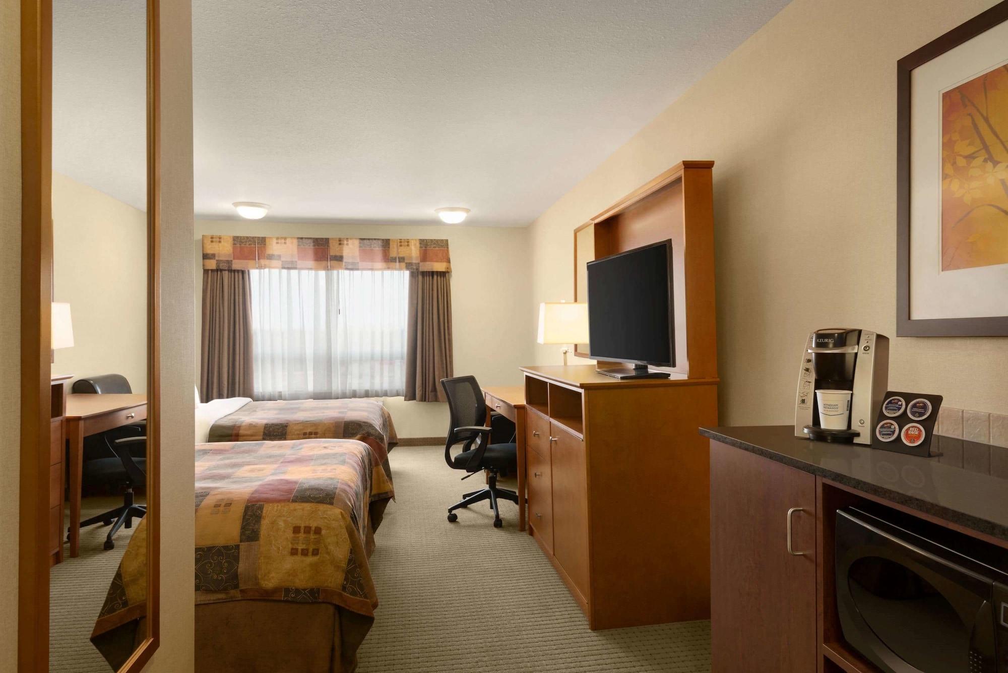 Ramada By Wyndham Drayton Valley מראה חיצוני תמונה
