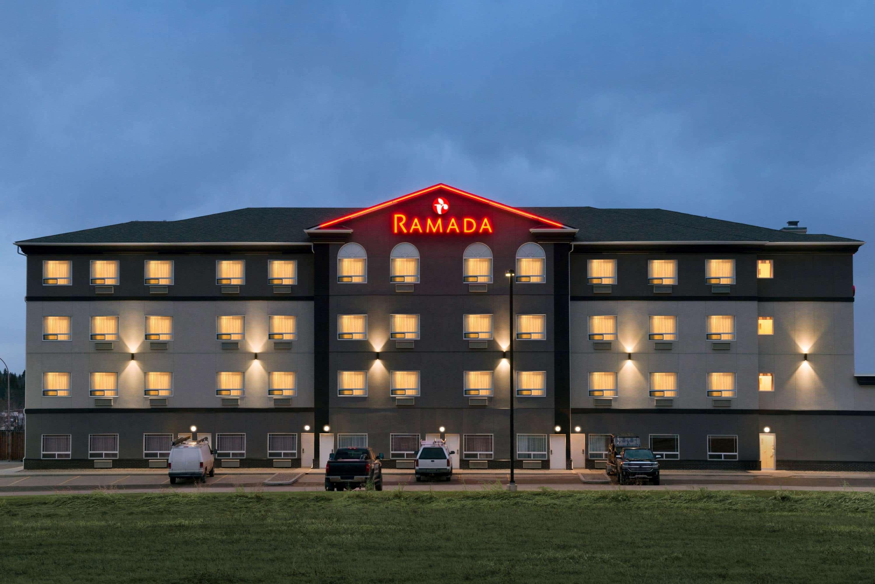 Ramada By Wyndham Drayton Valley מראה חיצוני תמונה
