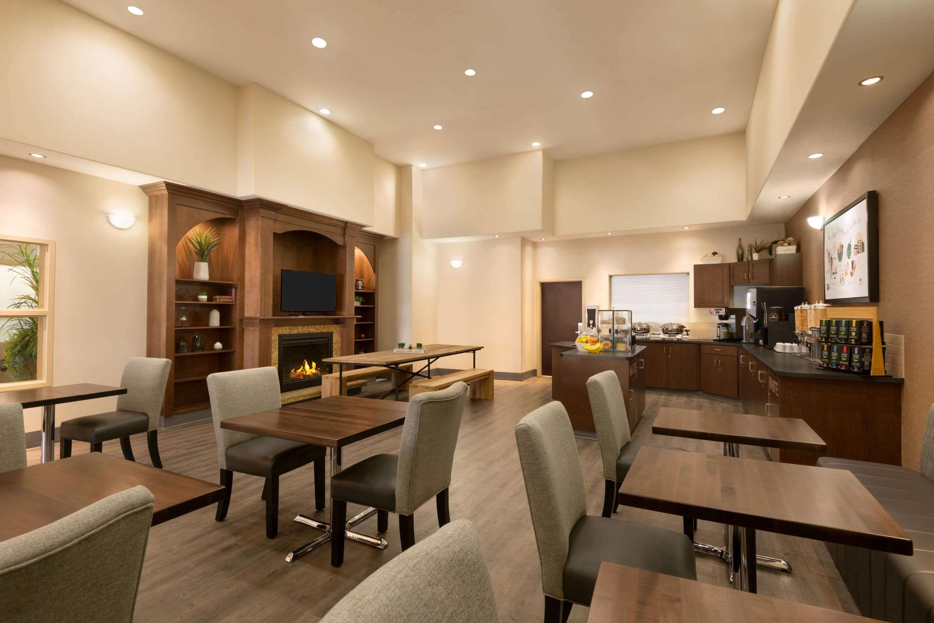 Ramada By Wyndham Drayton Valley מראה חיצוני תמונה