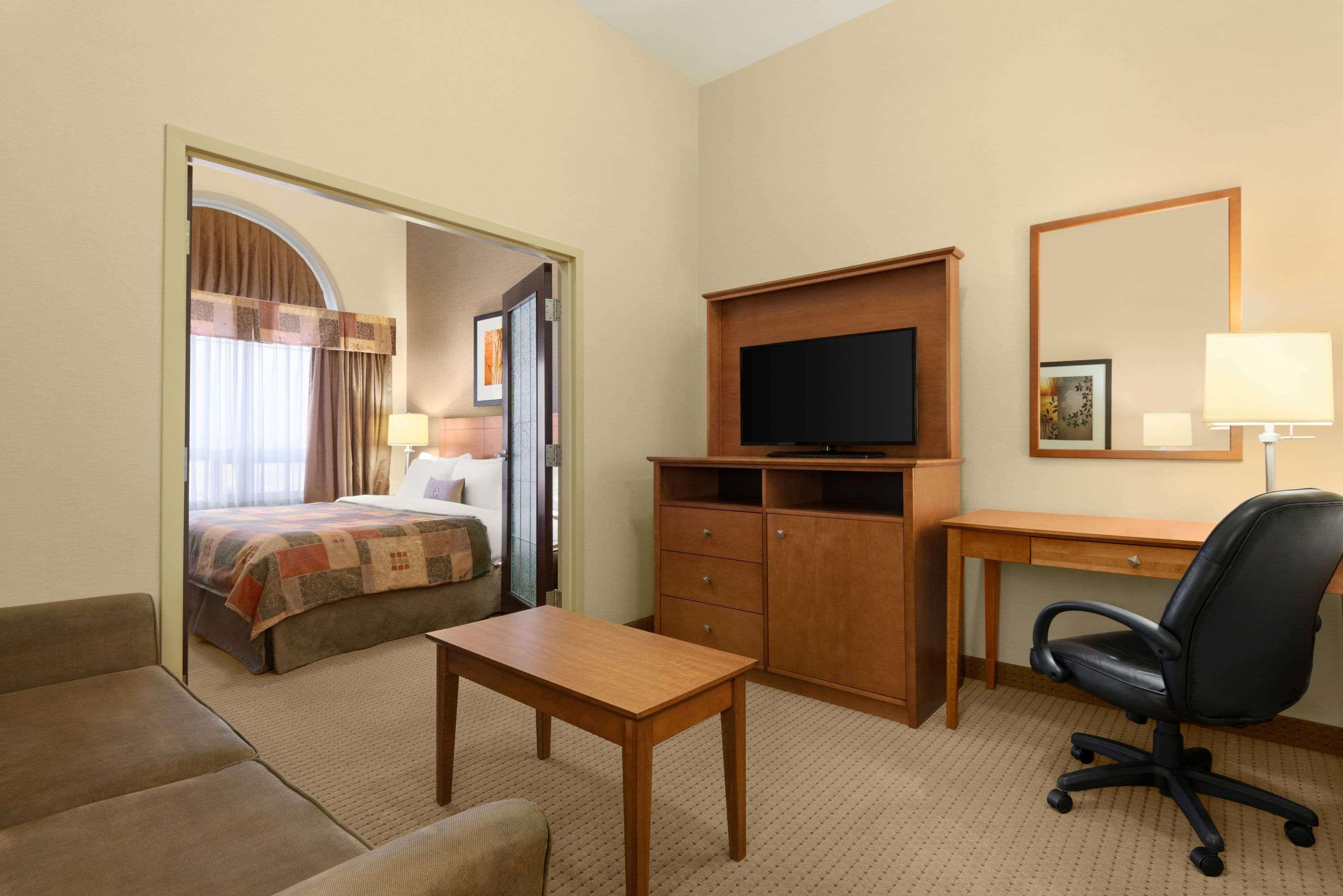 Ramada By Wyndham Drayton Valley מראה חיצוני תמונה