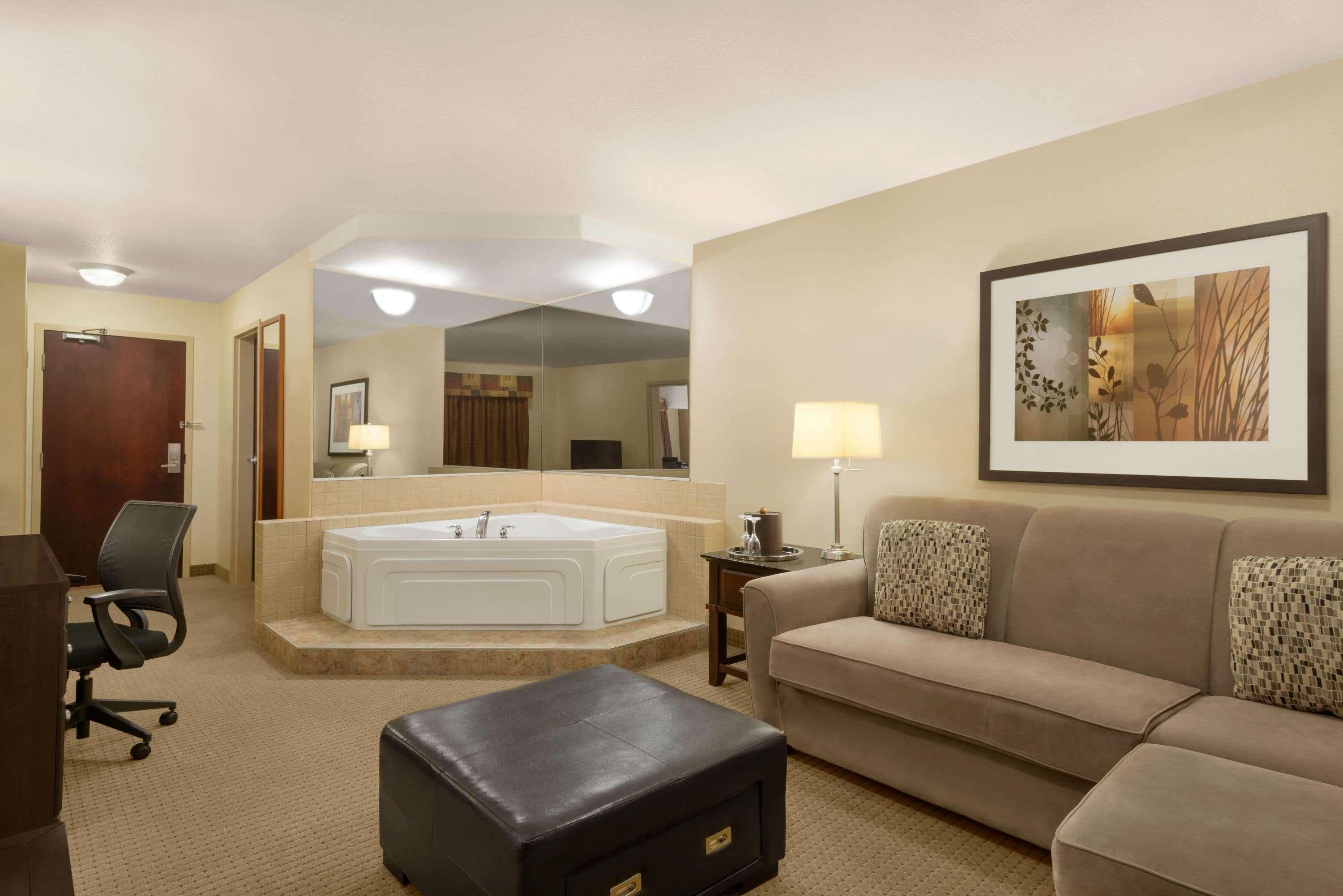 Ramada By Wyndham Drayton Valley מראה חיצוני תמונה