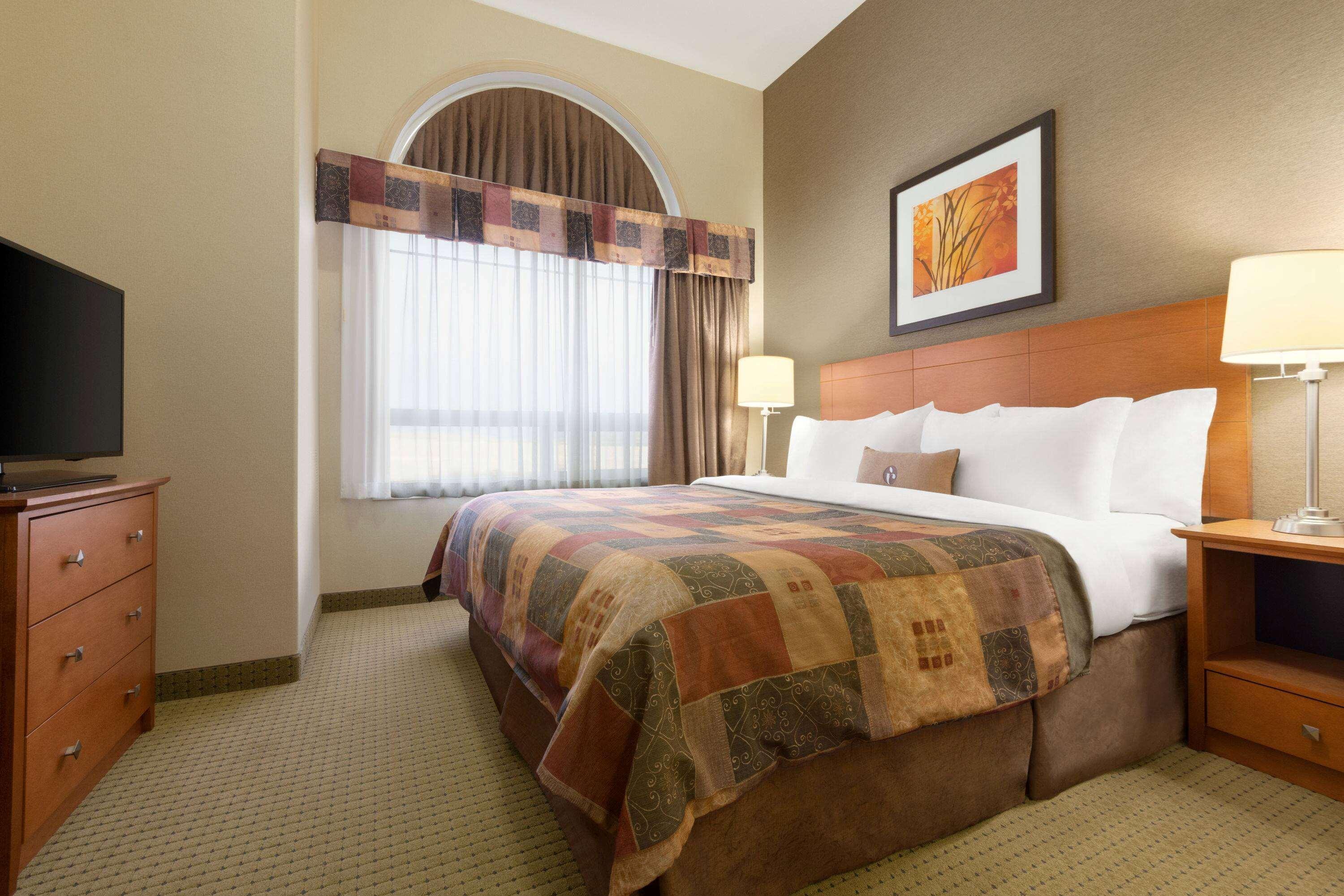 Ramada By Wyndham Drayton Valley מראה חיצוני תמונה