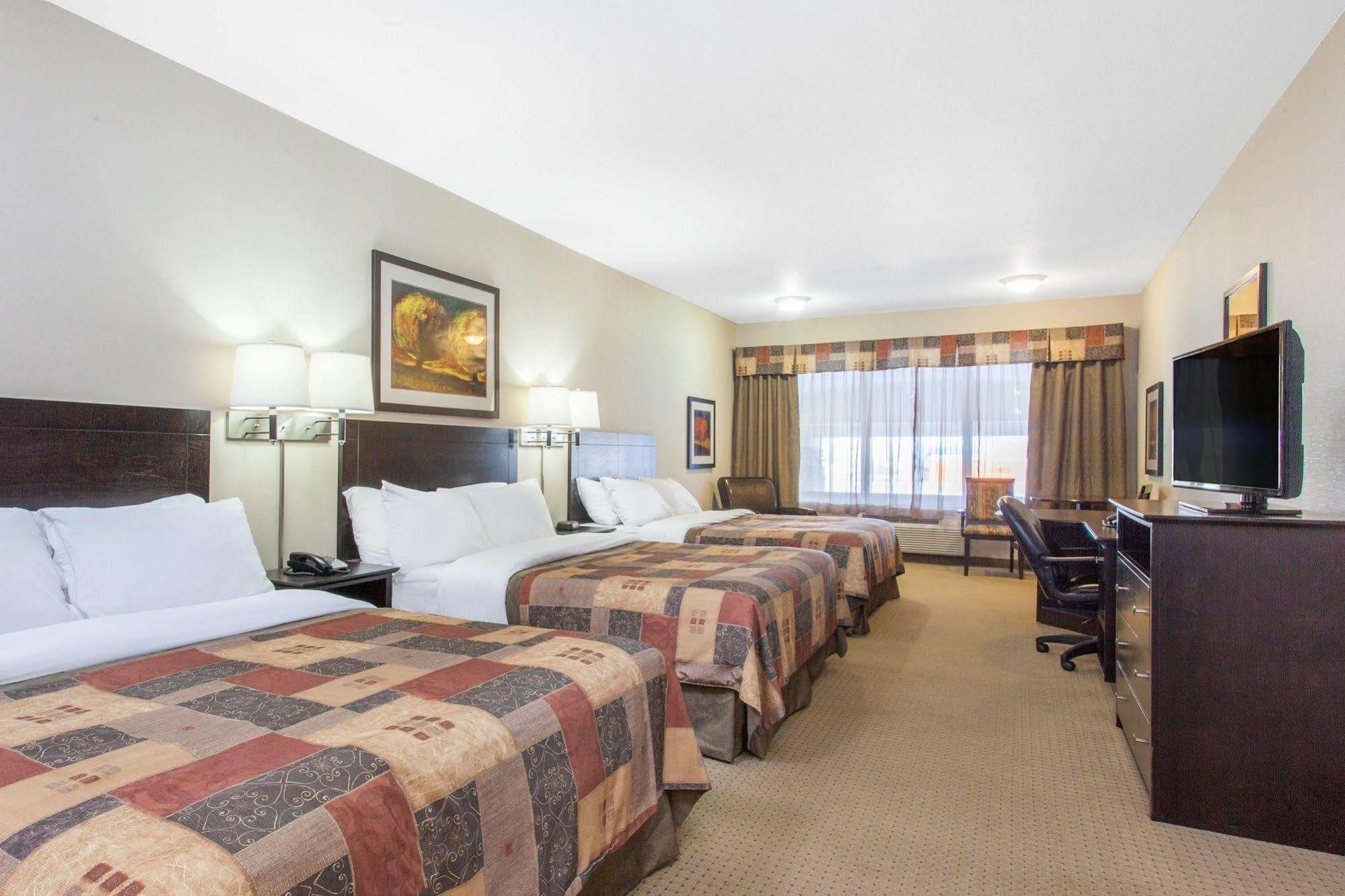 Ramada By Wyndham Drayton Valley מראה חיצוני תמונה