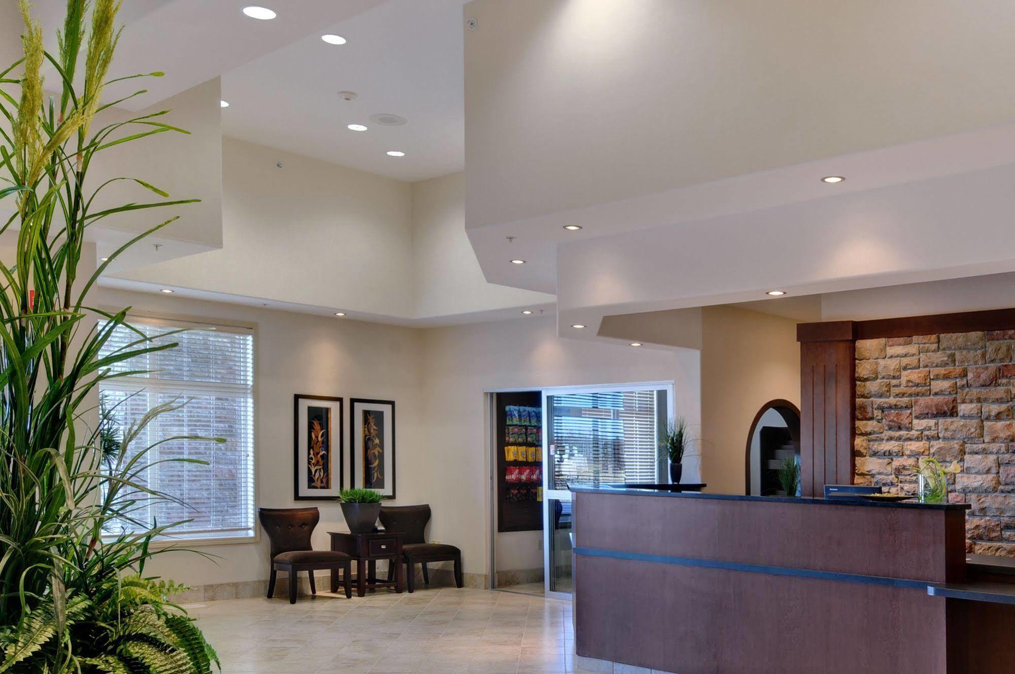 Ramada By Wyndham Drayton Valley מראה חיצוני תמונה