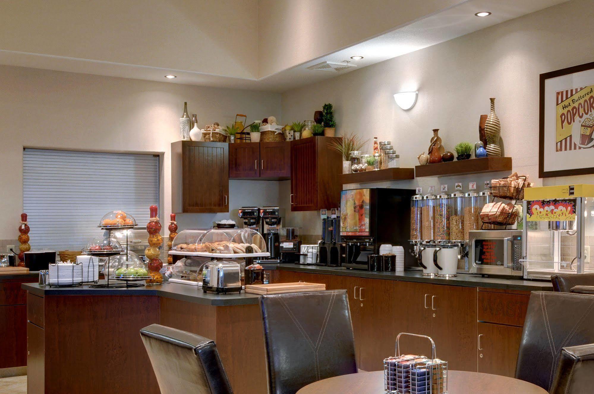 Ramada By Wyndham Drayton Valley מראה חיצוני תמונה